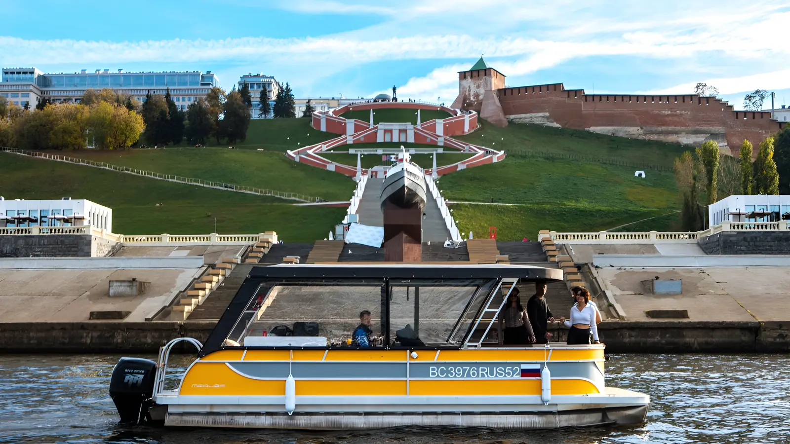 Обзорная прогулка на комфортном катере вдоль Нижегородских красот