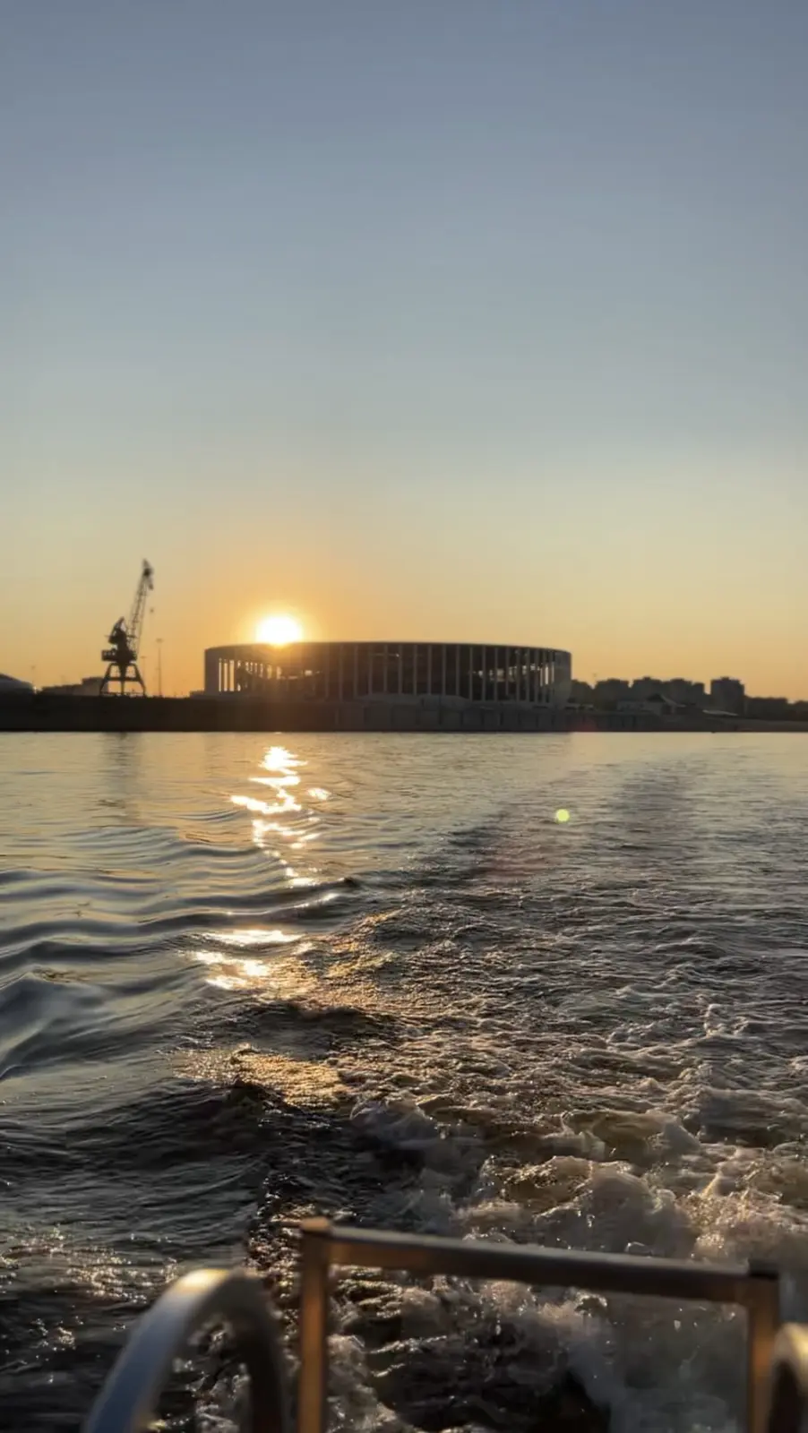 Обзорная прогулка на комфортном катере вдоль Нижегородских красот