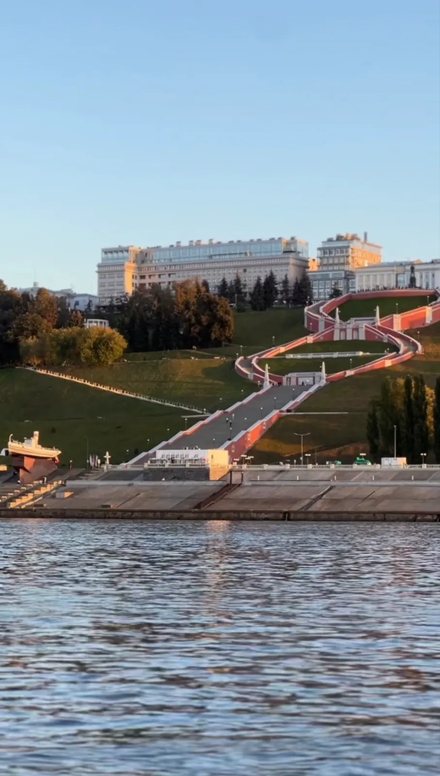 За рулём катера по Волге