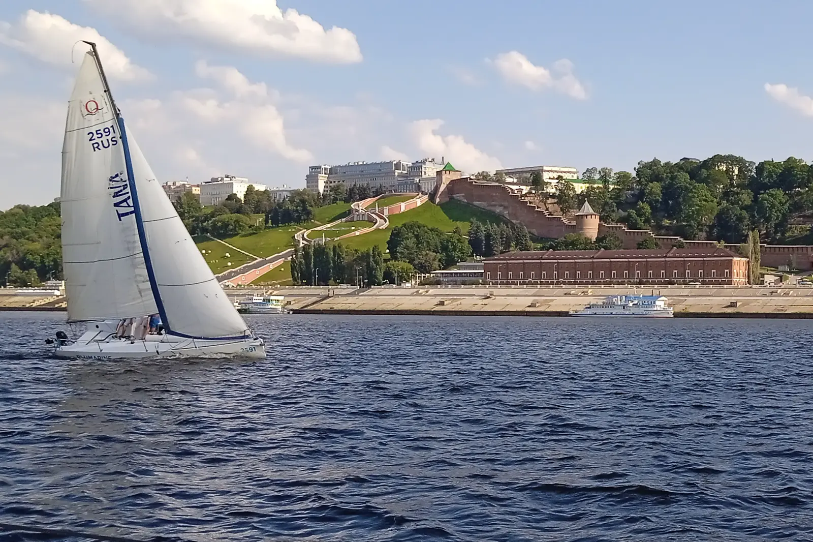Нижний Новгород под алыми парусами: речная прогулка с обзорной экскурсией