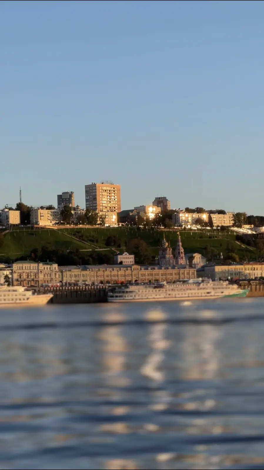 Обзорная прогулка на комфортном катере вдоль Нижегородских красот