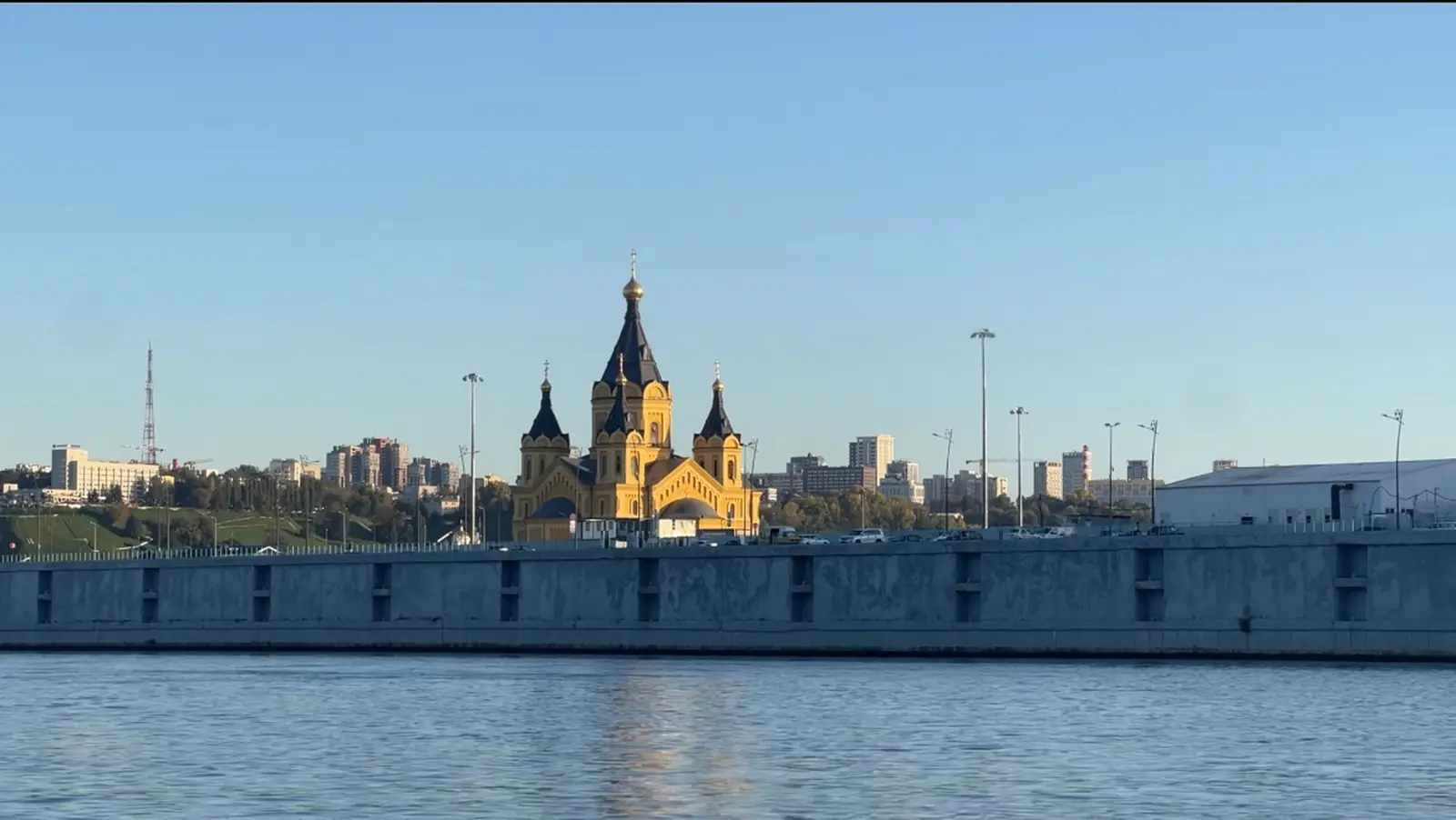 За рулём катера по Волге